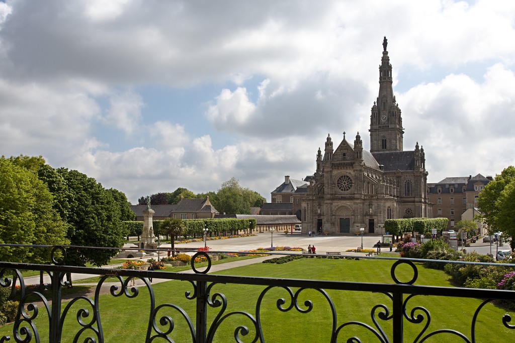 sainte anne d'auray basiliek kerk bedevaartsoord france frankrijk bretagne morbihan renaissance religie scala santa